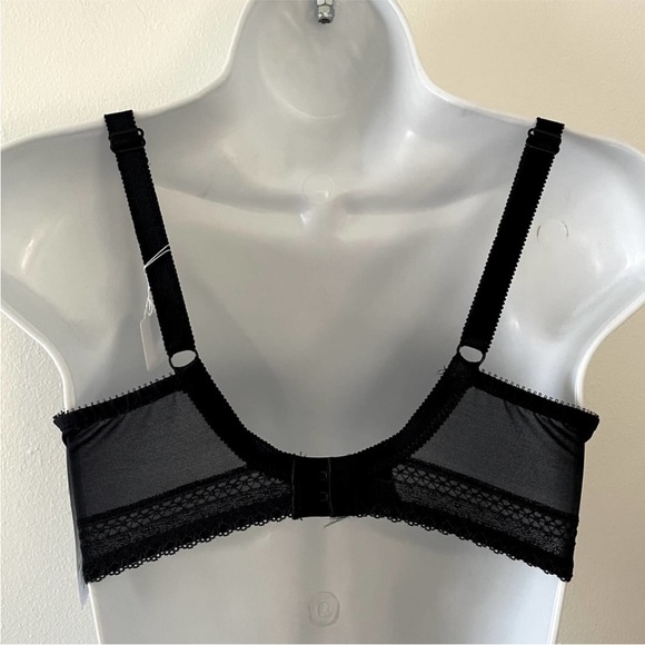 Chantelle lace bra - Picture 2 of 6